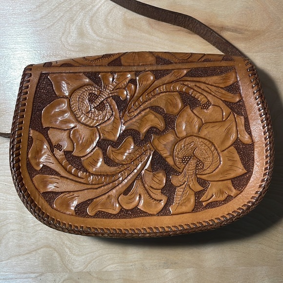 Vintage Floral Tooled Leather Purse - Picture 2 of 16